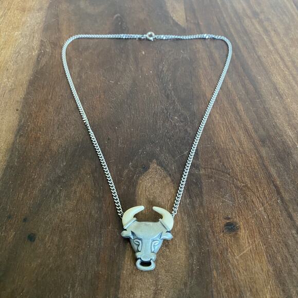 Avon Wild Country Pewter Bull Head Necklace Western Cowboy 1978 Vintage - Picture 1 of 6